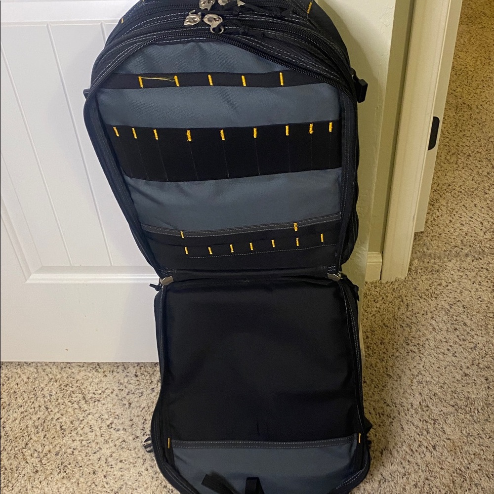 NWT Custom Leathercraft 1132 75-Pocket Tool Backpack - Picture 5 of 8